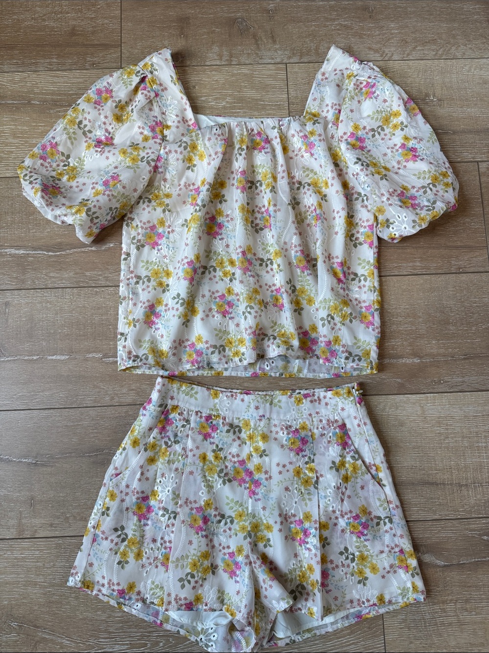 Floral Eyelet Puff-Sleeve Shorts Set - White with Yellow & Pink Flowers